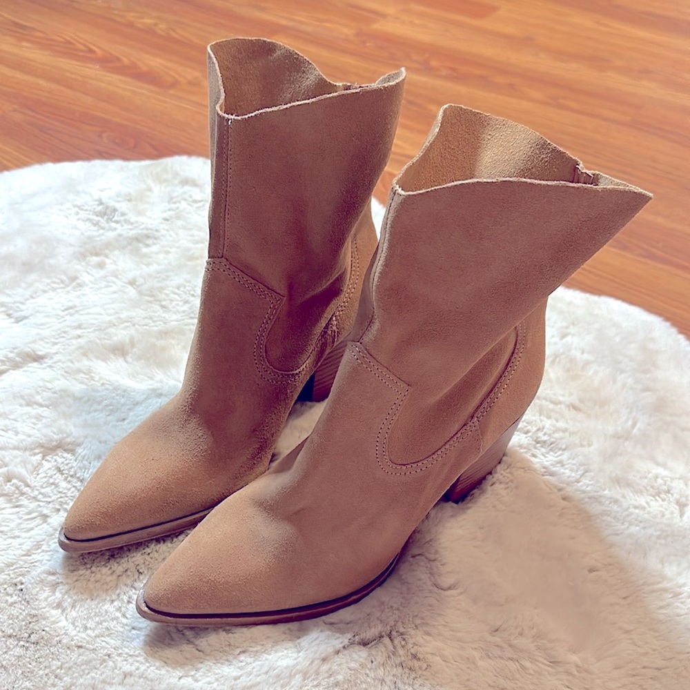 Schutz Woman Tessie Pointed Toe Bootie NWOT - Picture 3 of 9